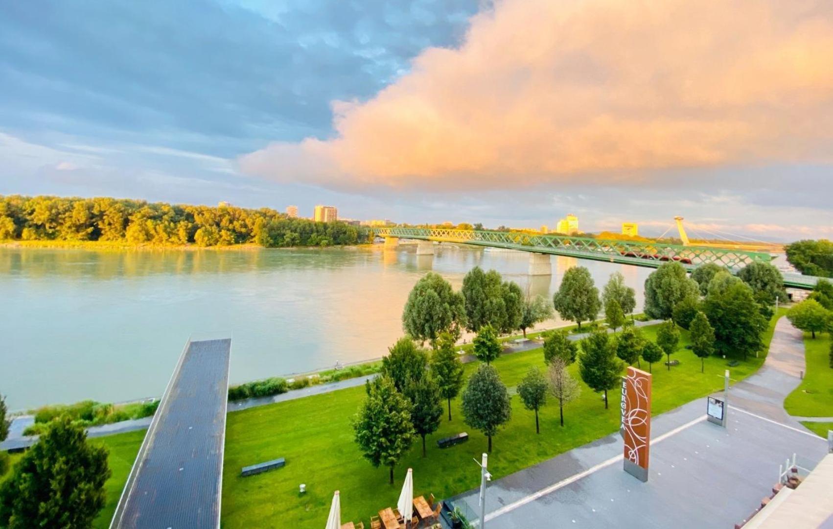 No1 Dream View Apartment Bratislava Bagian luar foto